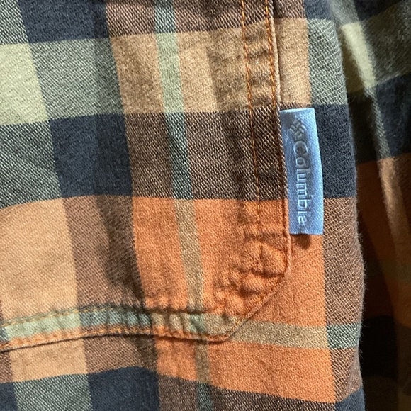 Men’s Columbia Button Up | Casual Button down | Men’s Button Up | Columbia - Picture 3 of 9